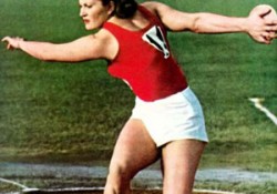 Нина Солломоновна Пономарева (Ромашкова). Первая олимпийская чемпионка СССР)
